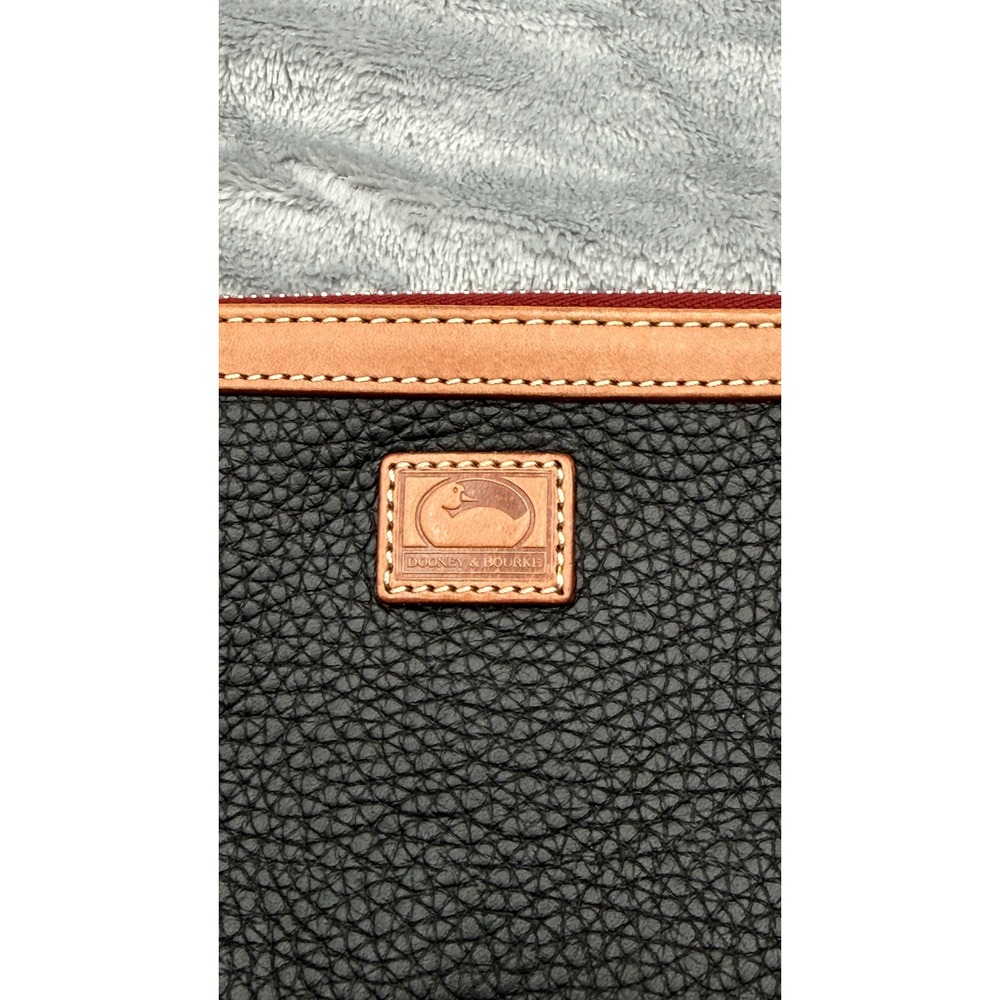 Dooney & Bourke Black Pebbled Leather Wristlet Pochette Bag Tan Trim - Picture 2 of 5